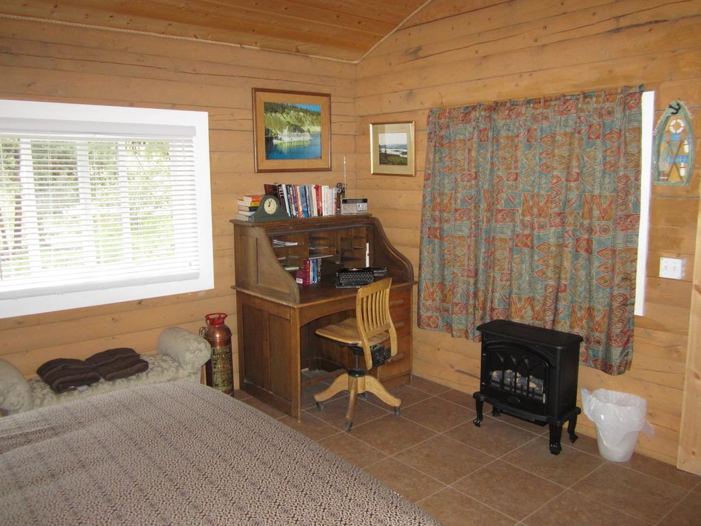 Six Mile River Resort Tagish Rom bilde
